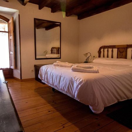 La Casa Del Abuelo Pensionat Hoyos del Espino Eksteriør billede