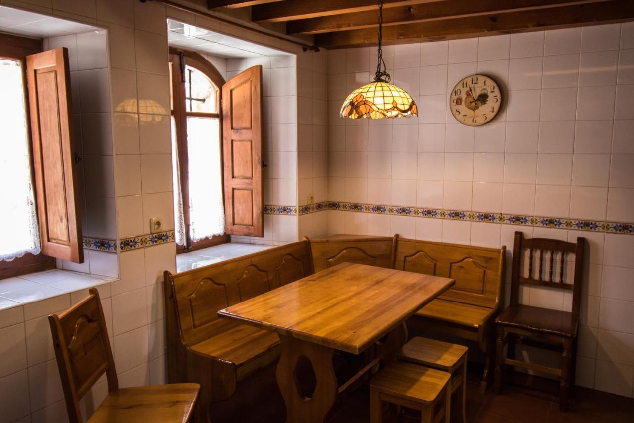 La Casa Del Abuelo Pensionat Hoyos del Espino Eksteriør billede