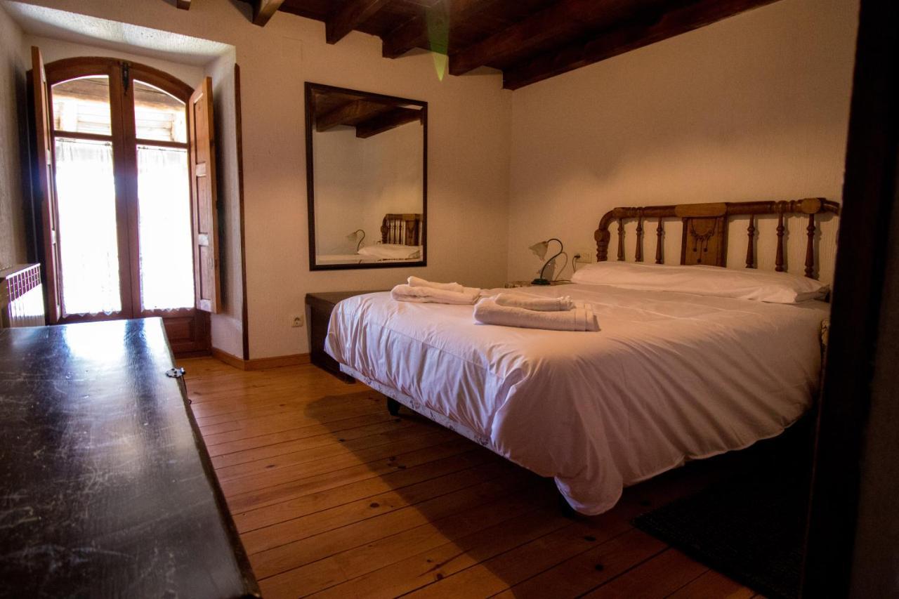 La Casa Del Abuelo Pensionat Hoyos del Espino Eksteriør billede