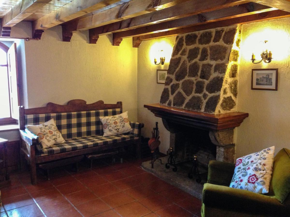 La Casa Del Abuelo Pensionat Hoyos del Espino Eksteriør billede
