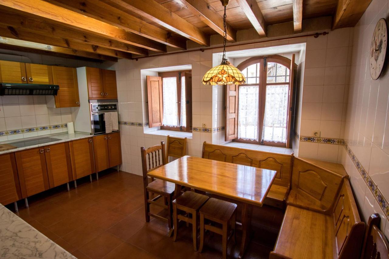 La Casa Del Abuelo Pensionat Hoyos del Espino Eksteriør billede