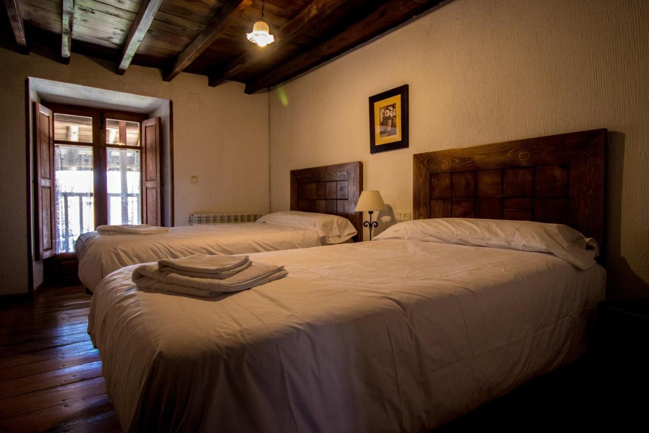 La Casa Del Abuelo Pensionat Hoyos del Espino Eksteriør billede