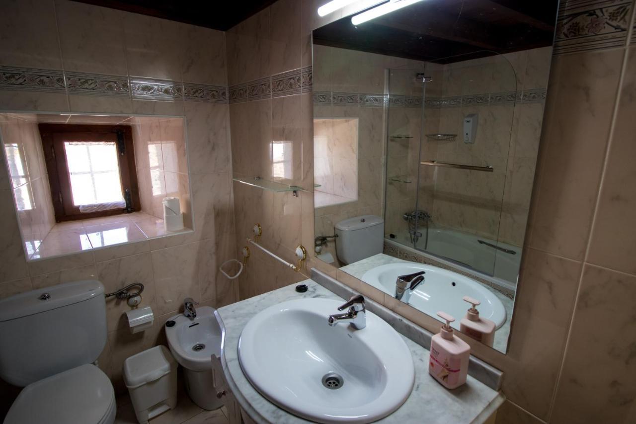 La Casa Del Abuelo Pensionat Hoyos del Espino Eksteriør billede
