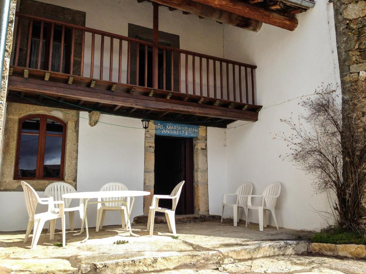 La Casa Del Abuelo Pensionat Hoyos del Espino Eksteriør billede