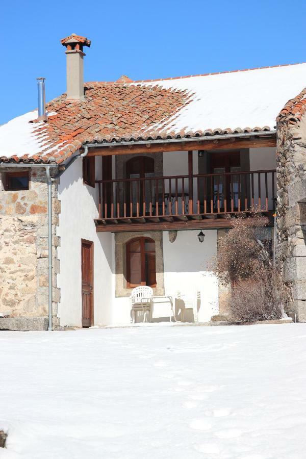 La Casa Del Abuelo Pensionat Hoyos del Espino Eksteriør billede